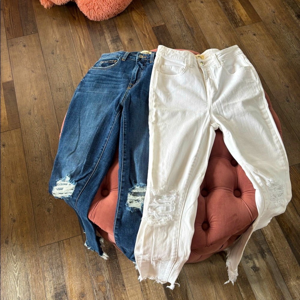 Two pairs of jeans for 40$!